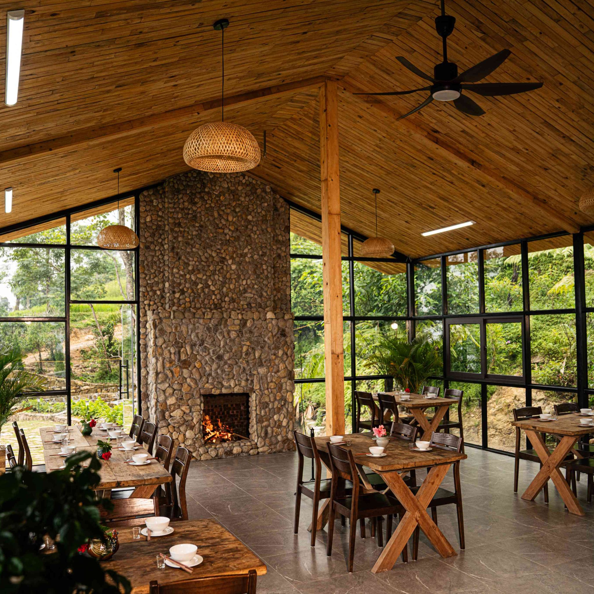 Toàn cảnh nhà hàng