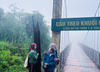 Half Day Walking to Dao Ao Dai Villages