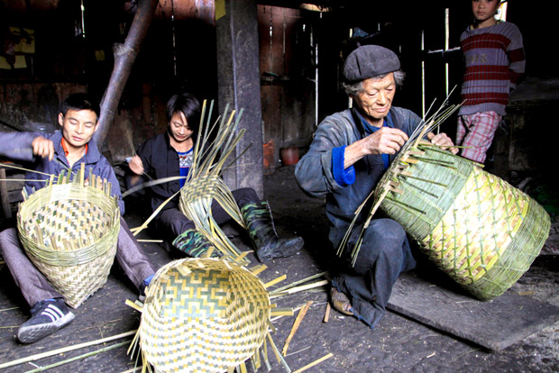 Trekking Ha Giang: The Ultimate Expert Guide from TVPalm 8 Supporting the local economy through native services