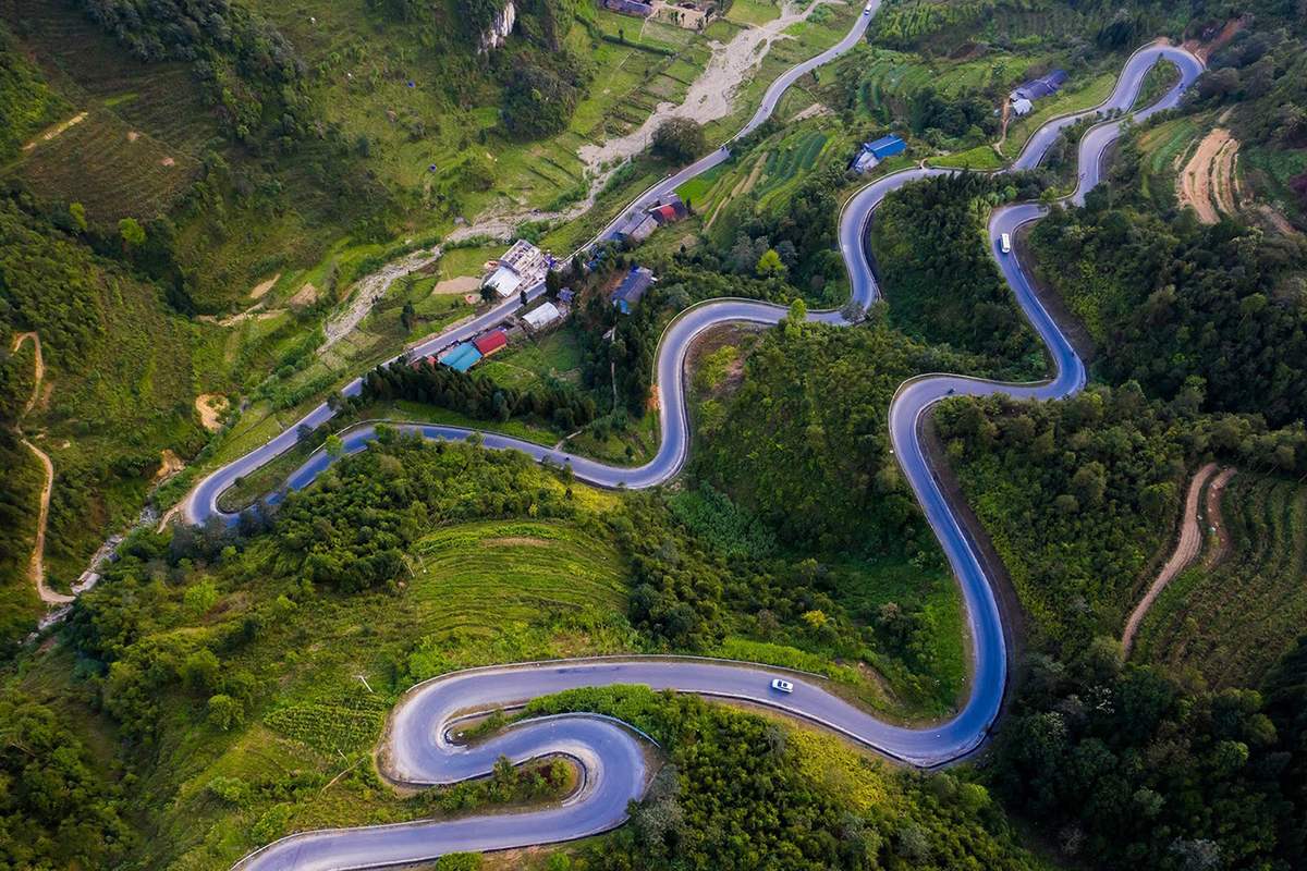 Top 10 must-see stops on the Ha Giang Loop: A journey beyond the ordinary 8 Bac Sum pass