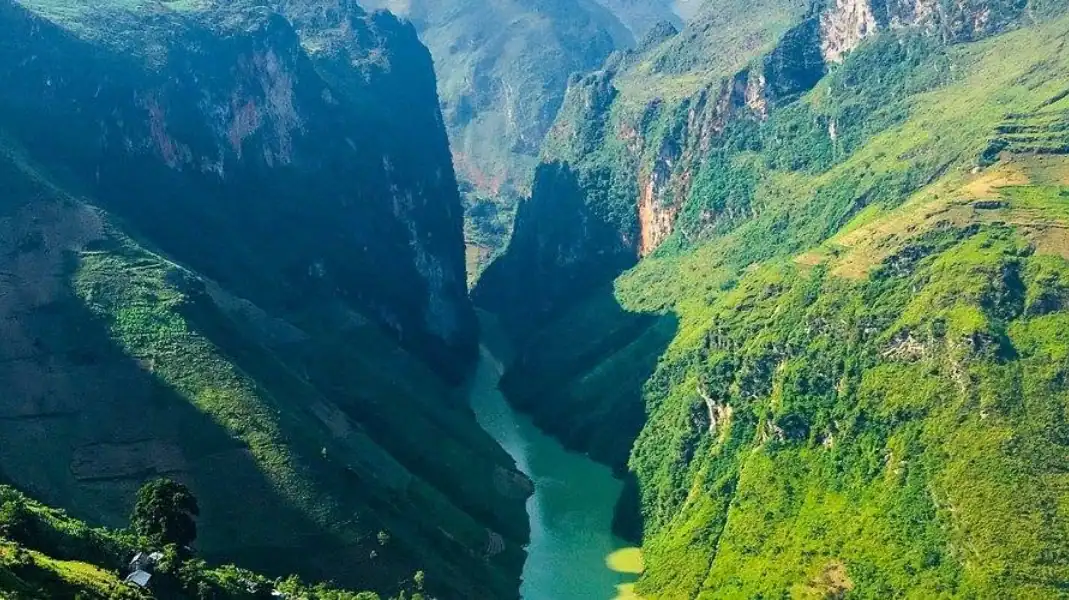 Hiking Tay Con Linh in the Rainy Season: An Expert Safety Guide 4 Critical mountain hazards and indigenous mitigation protocols