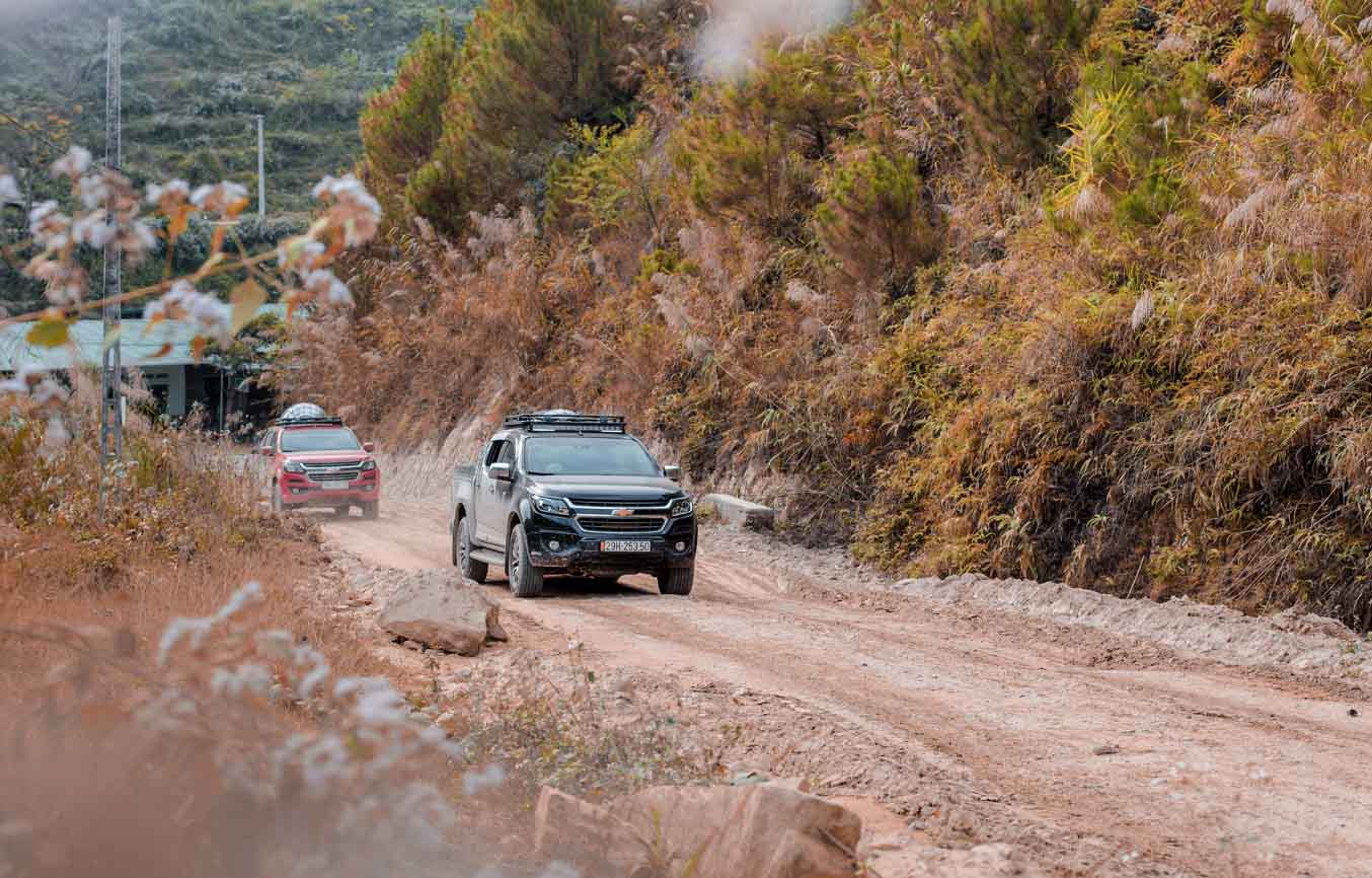 Ha Giang Loop by car or motorbike the smartest choice