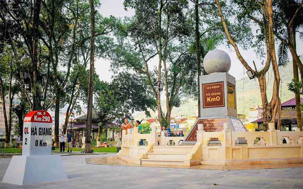 Top 10 must-see stops on the Ha Giang Loop: A journey beyond the ordinary 7 Kilometer zero in Ha Giang city