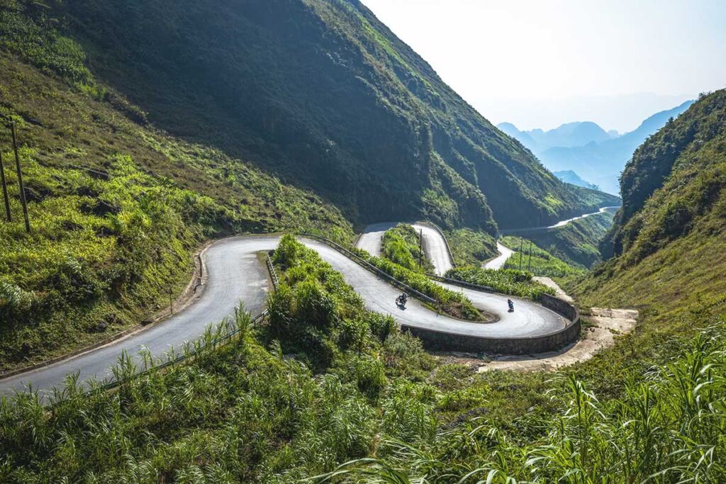 Top 10 must-see stops on the Ha Giang Loop: A journey beyond the ordinary 10 Tham Ma pass
