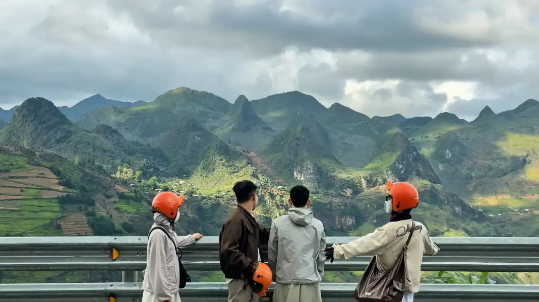 Top 8 Highest Mountains In Ha Giang For Your Perfect Trek 9 7. Dragon Mountain - Nui Rong