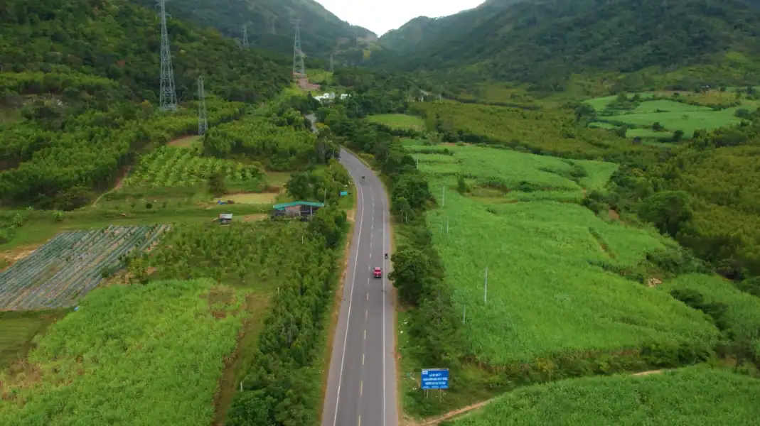 5+ Most Adventurous Off-the-Beaten-Path Routes in Ha Giang 9 DT176 Mau Due to Du Gia Karst Pass