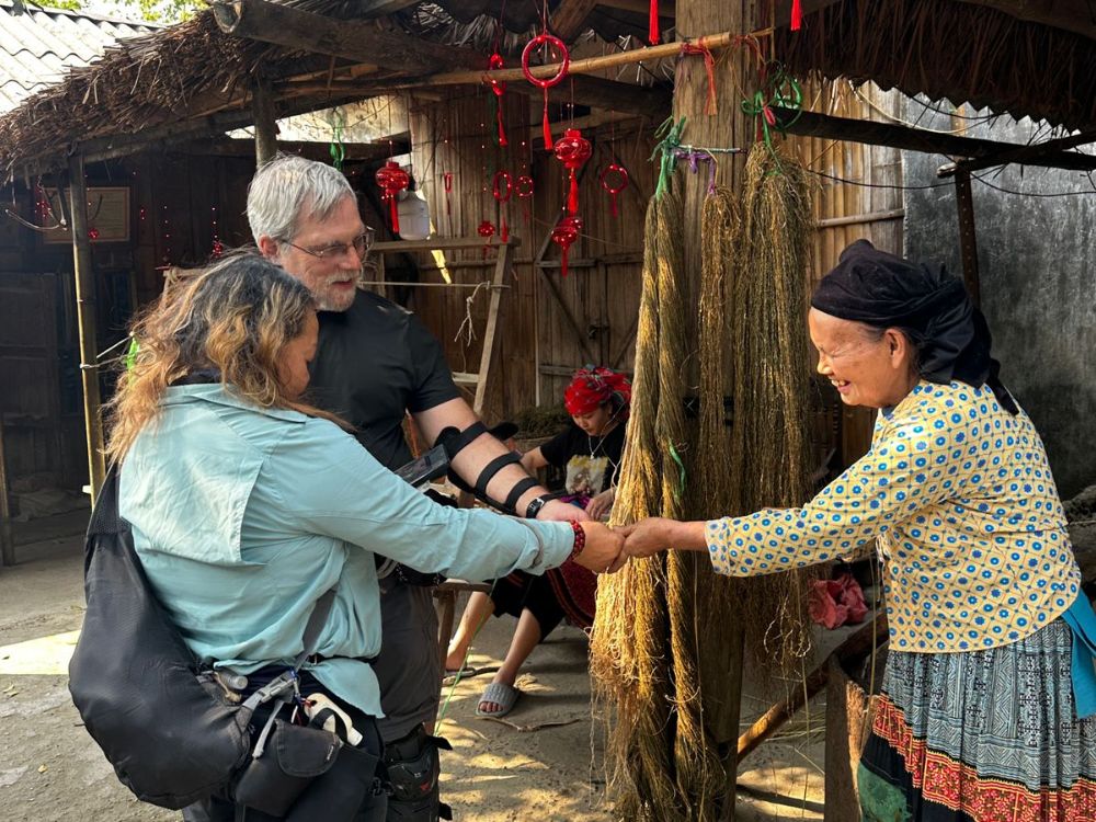 Experience Authentic Ha Giang Ethnic Markets 2026 8 Ha Giang Ethnic Markets _ Tourists buying goods at the market