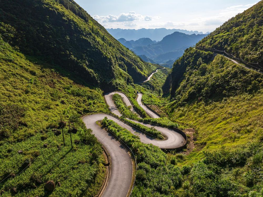 2026 Ultimate Guide and Tips for Joining a Ha Giang Loop Group Tour 7 Ha Giang Loop Group Tour_ Tham Ma pass