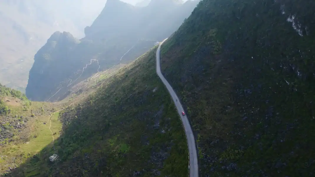 Ma Pi Leng Sky Path Cliff Trek