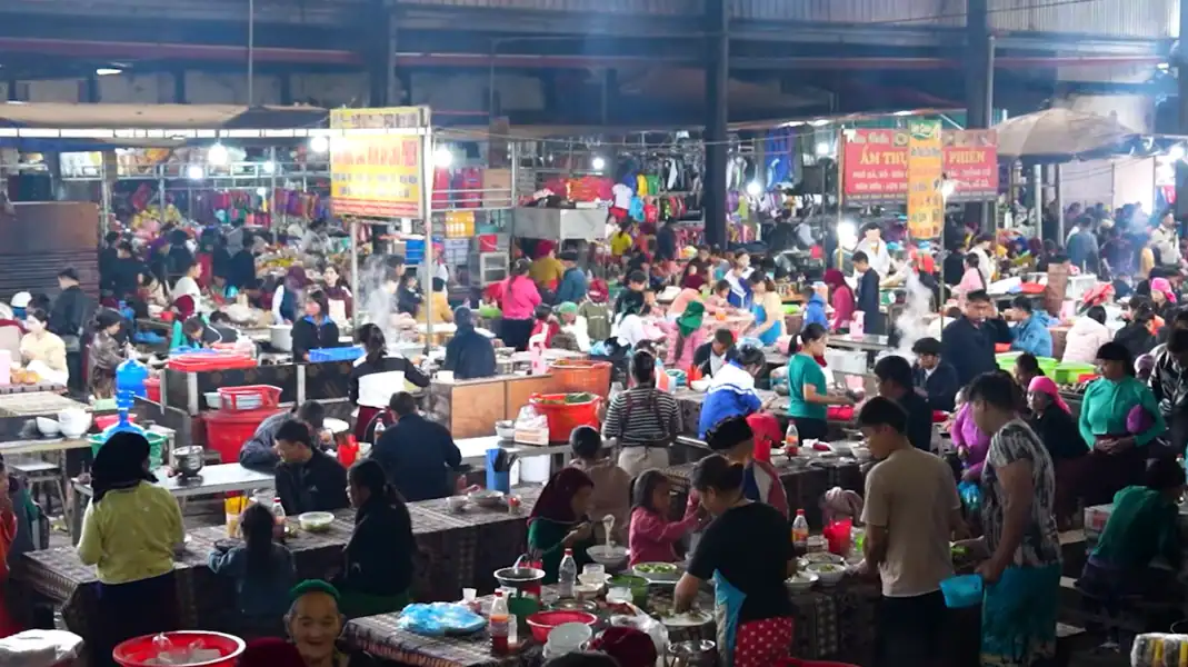 Meo Vac Sunday Market