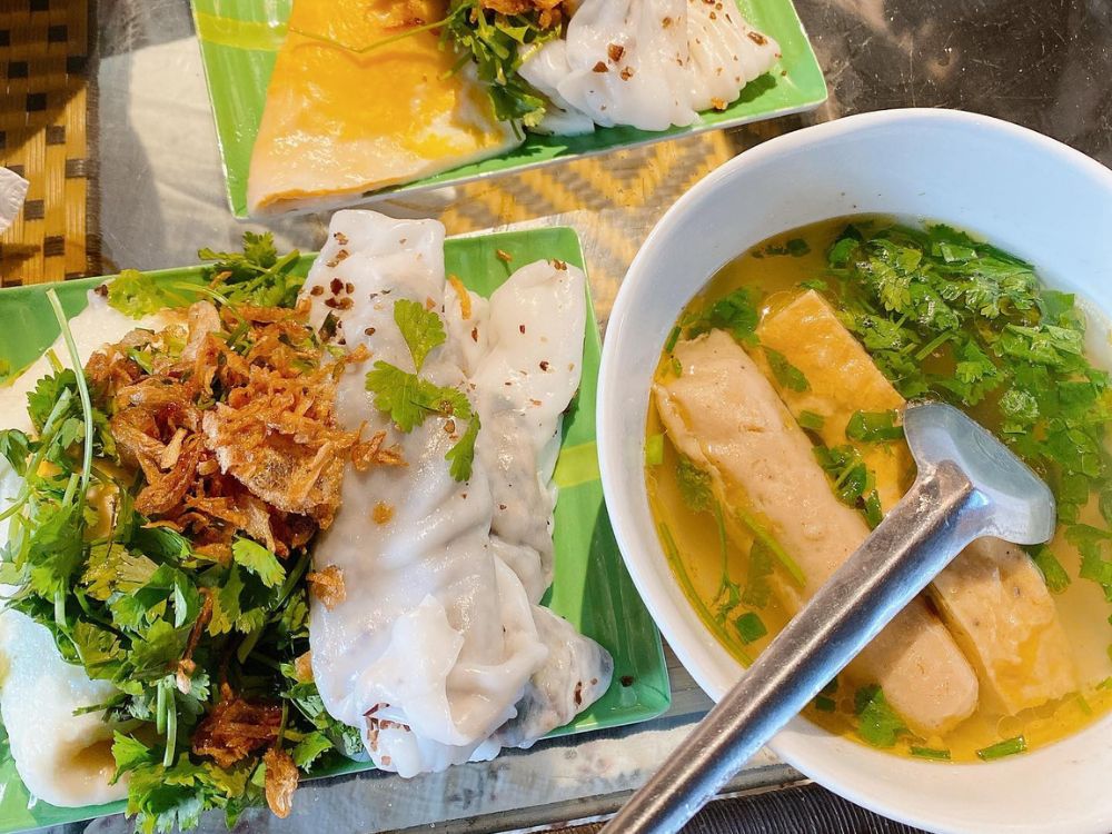 Must-try local foods in Ha Giang Steamed Rice Rolls