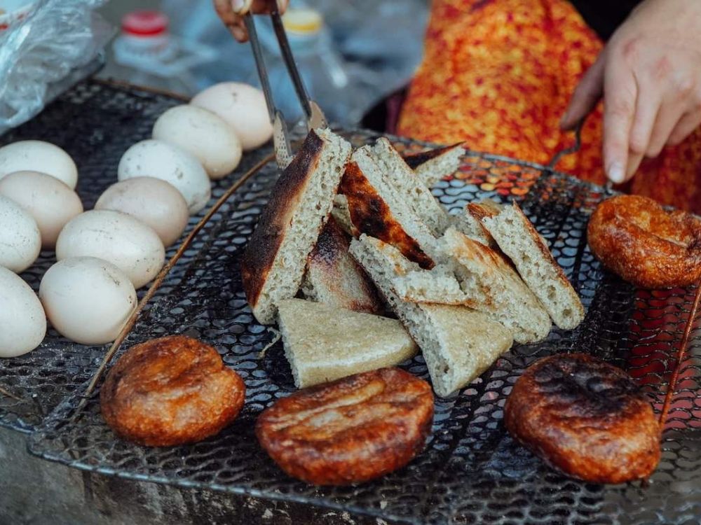 Must-try local foods in Ha Giang_ Banh Tam Giac Mach (Buckwheat Cake)