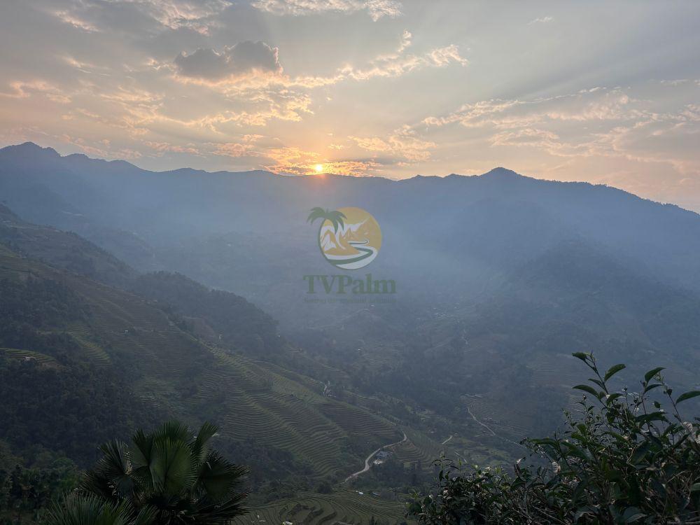 Beautiful sunrise over the mountains, 2 Days 1 Night Khuoi My - Xa Phin experience