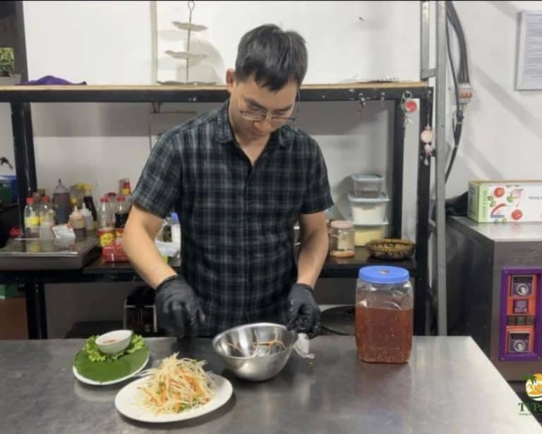 Le chef en cuisine au The Palm Restaurant