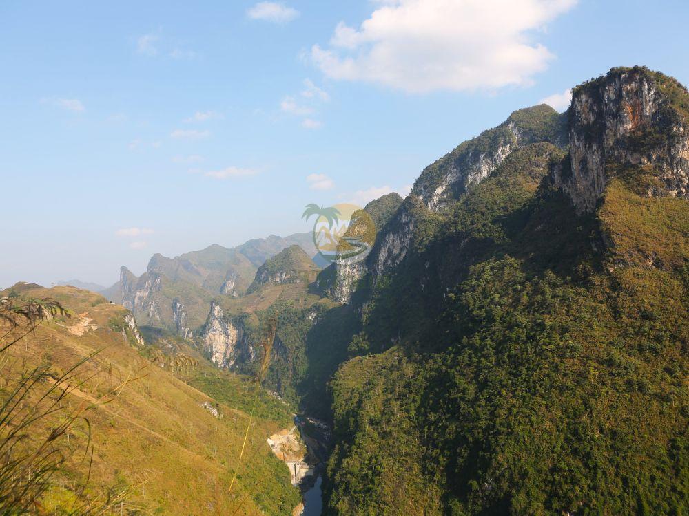 Majestic rocky mountains on a Ha Giang Loop tour 4 days