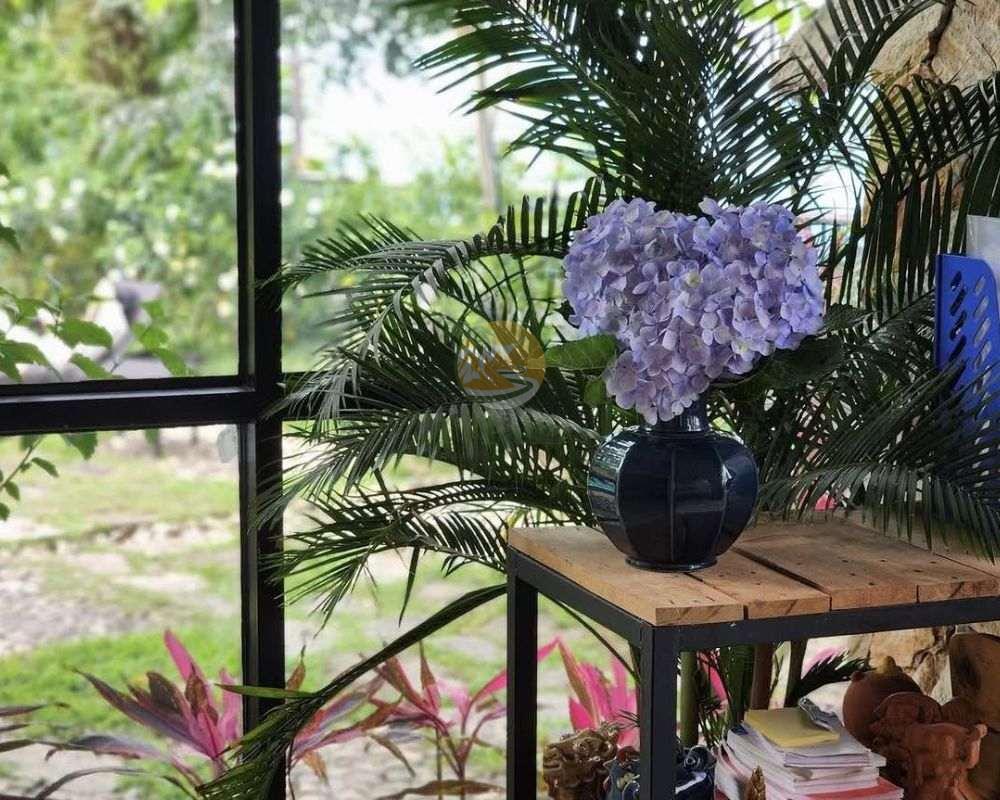 Nature inspired decor at The Palm Restaurant