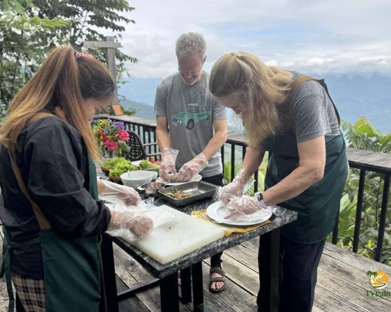 Cuisine en plein air au The Palm Restaurant