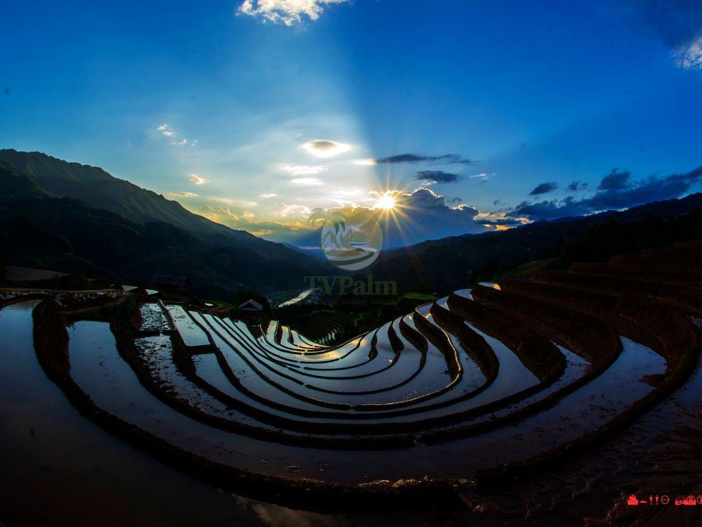 Rice terraces at sunset in a Ha Giang Loop tour 4 days