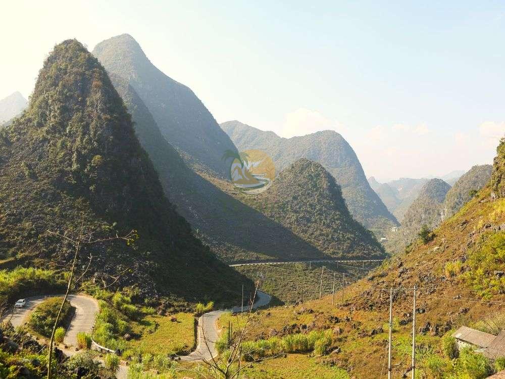 The famous winding road of Ha Giang Loop tour 4 days