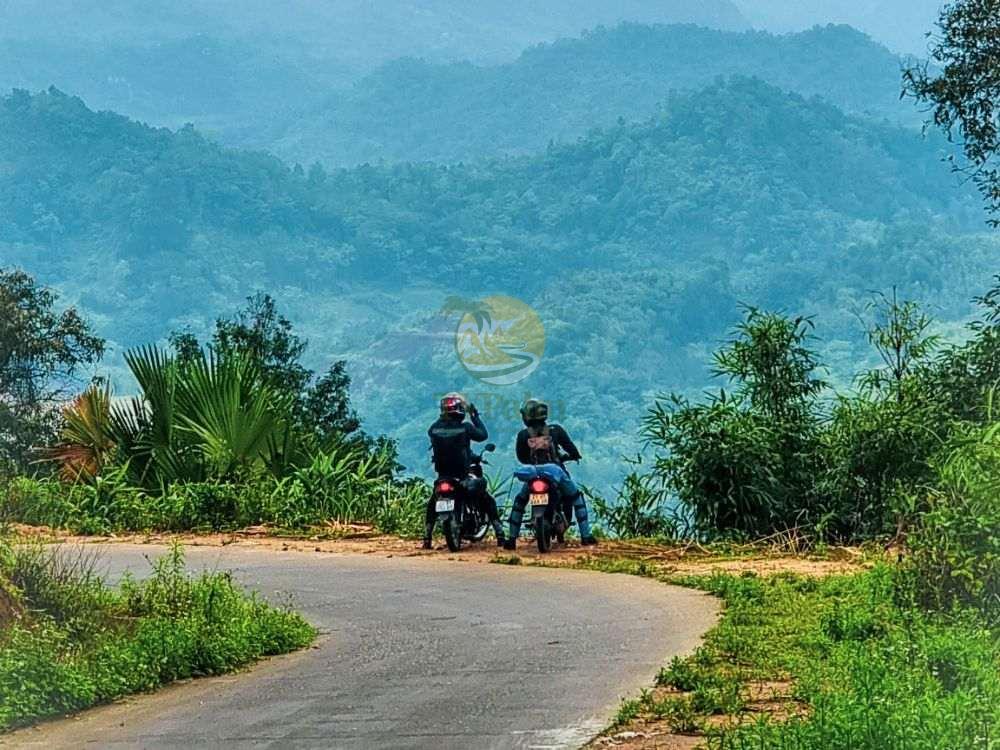 Travelers on motorbike exploring Ha Giang loop 2 days