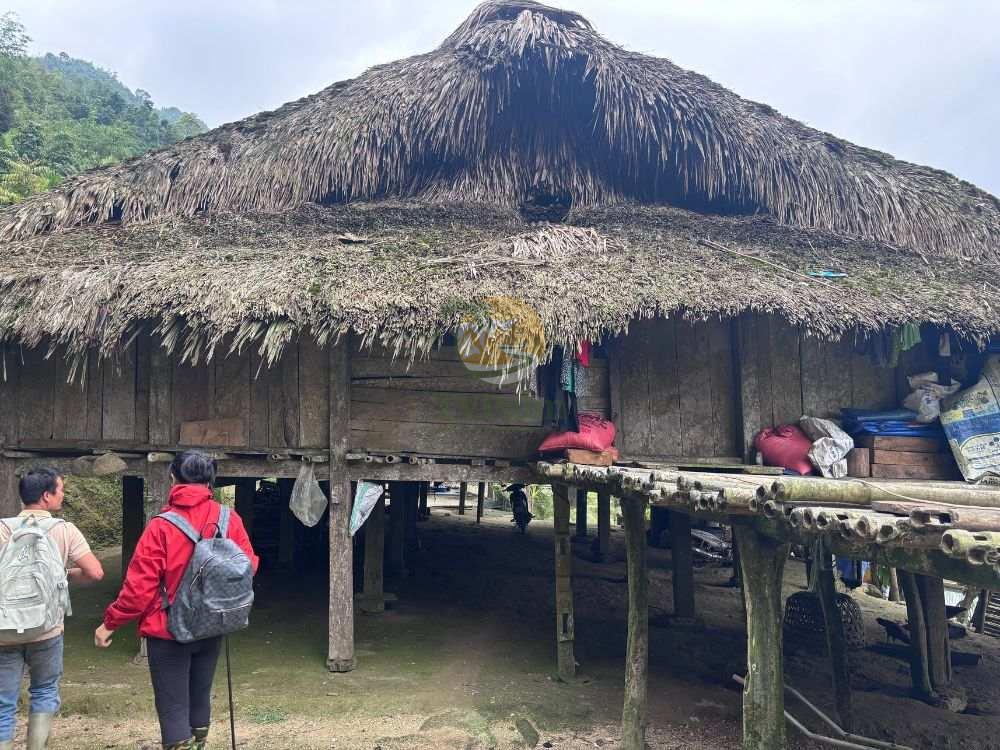 Trekkers resting at a stilt house, 2 Days 1 Night Khuoi My - Xa Phin experience