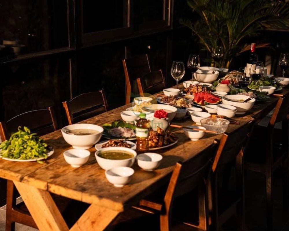 Warm gathering space at The Palm Restaurant