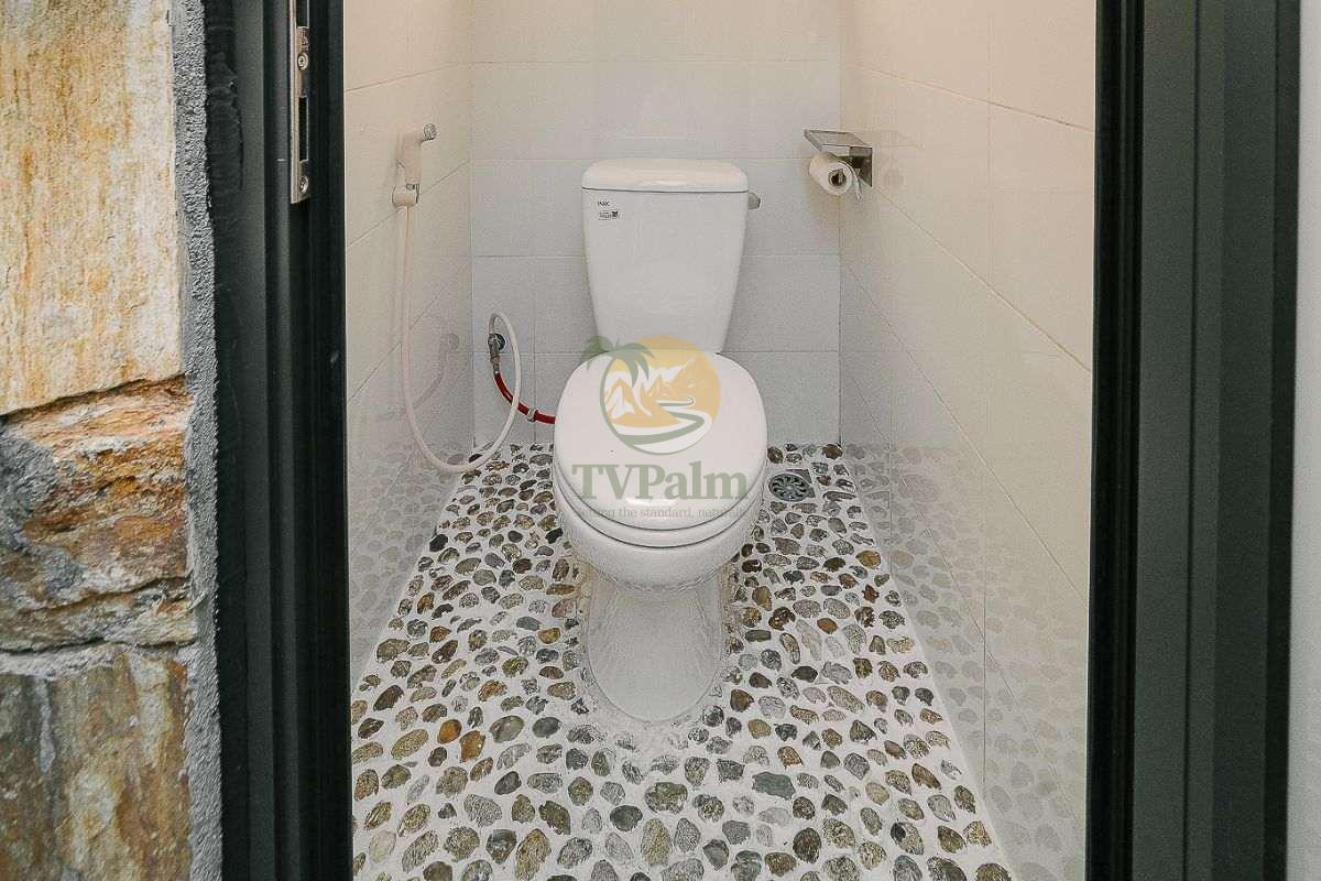 deluxe family room toilet amenities