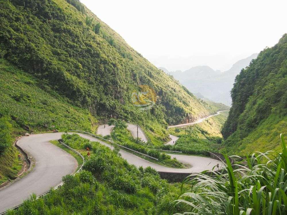ha giang loop tour 3 days hairpin curves