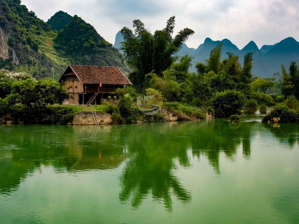 ha giang loop tour 3 days traditional stilt house