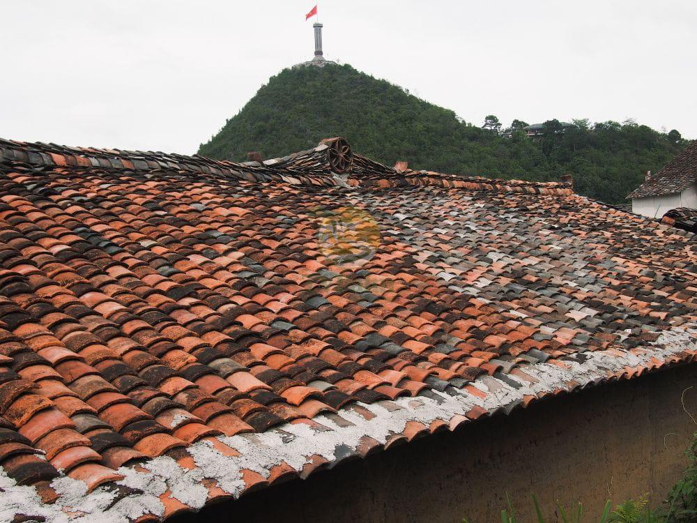 ha giang loop tour 3 days yin yang tiled roof