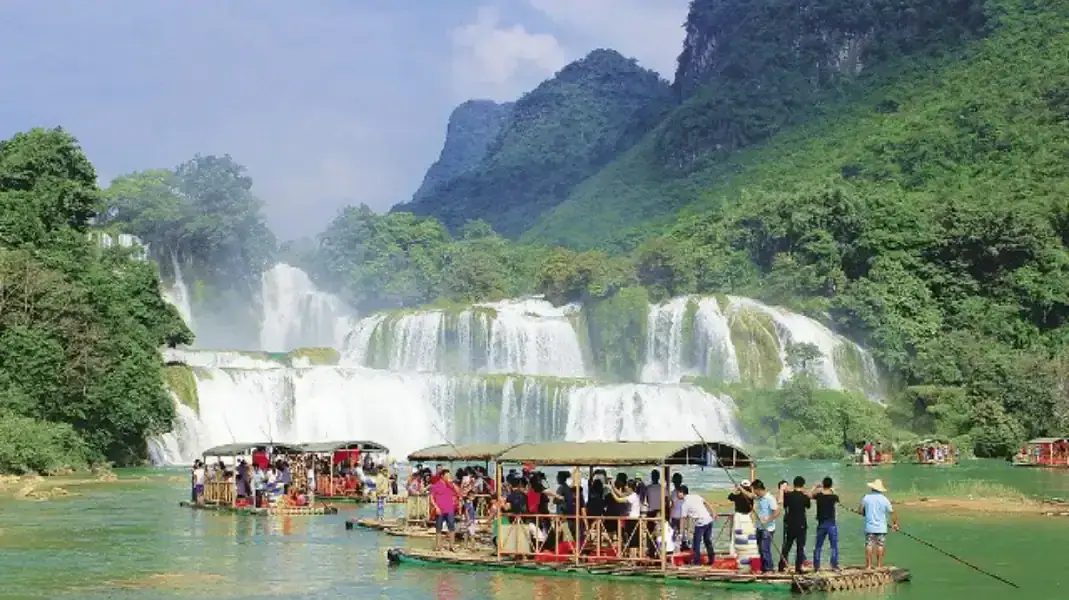 After the Loop: one or two nights to land 17 Bamboo boats at Ban Gioc waterfall, Cao Bang