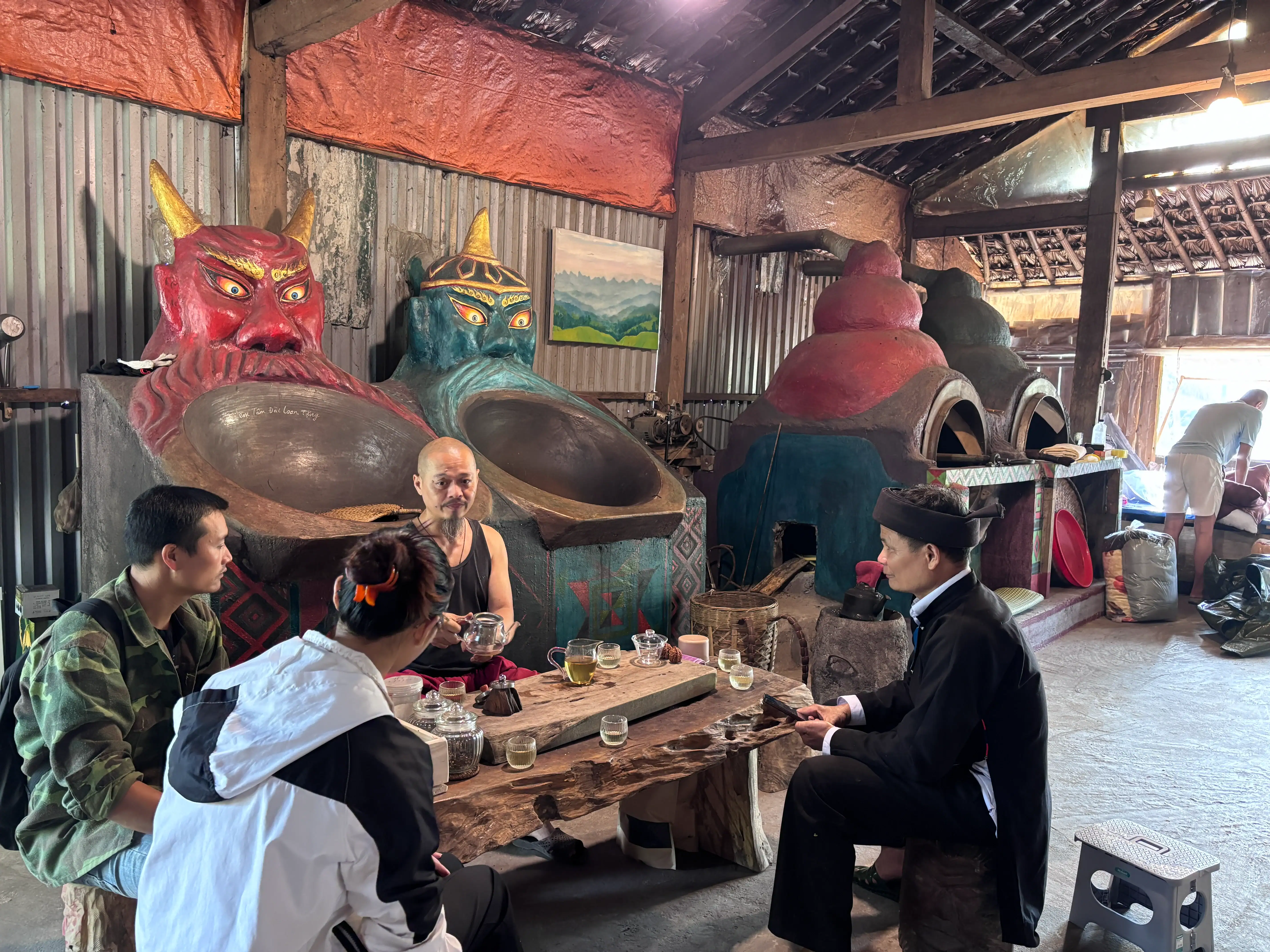 Enjoy Shan Tuyet tea