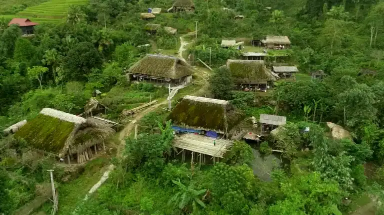 Xa Phin village at 940 m, moss-covered roofs on the eastern slope of Tay Con Linh, Ha Giang