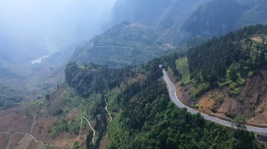 Ma Pi Leng Pass along the scenic mountain route connecting Ha Giang to Cao Bang