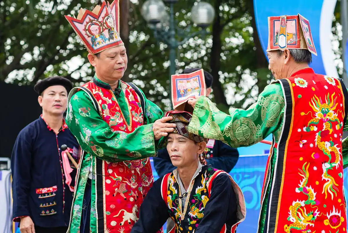 Dao Shaman Cap Sac Ceremony