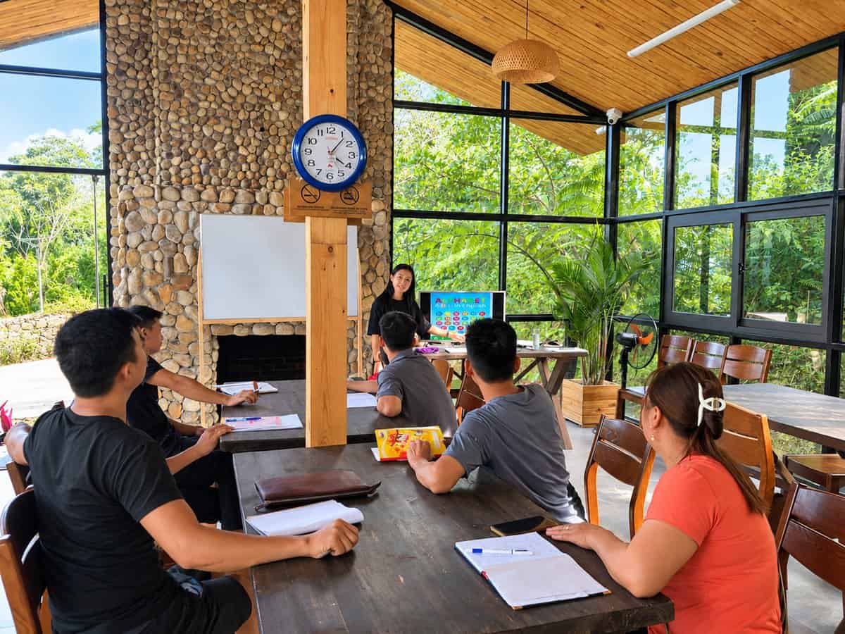 Phòng nghỉ TVPalm Ecolodge Hà Giang 35 Lớp học bảng chữ cái tiếng Anh tại TVPalm Ecolodge, Khuổi My, Hà Giang