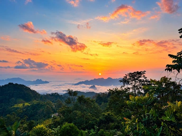 Sunrise over a sea of clouds seen from Tay Con Linh