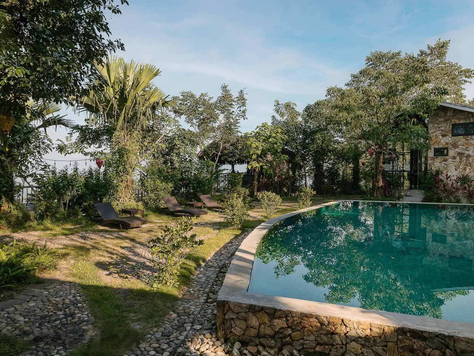 Phòng nghỉ TVPalm Ecolodge Hà Giang 13 Bể bơi nước suối The Palm Swimming Pool giữa vườn cây tại TVPalm Ecolodge