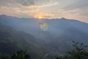 Beautiful sunrise view during a 3-Day Tay Con Linh trekking excursion